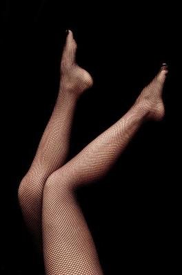 金钱与情欲的游戏：她与丈夫的投资伙伴共同策划，让丈夫身败名裂