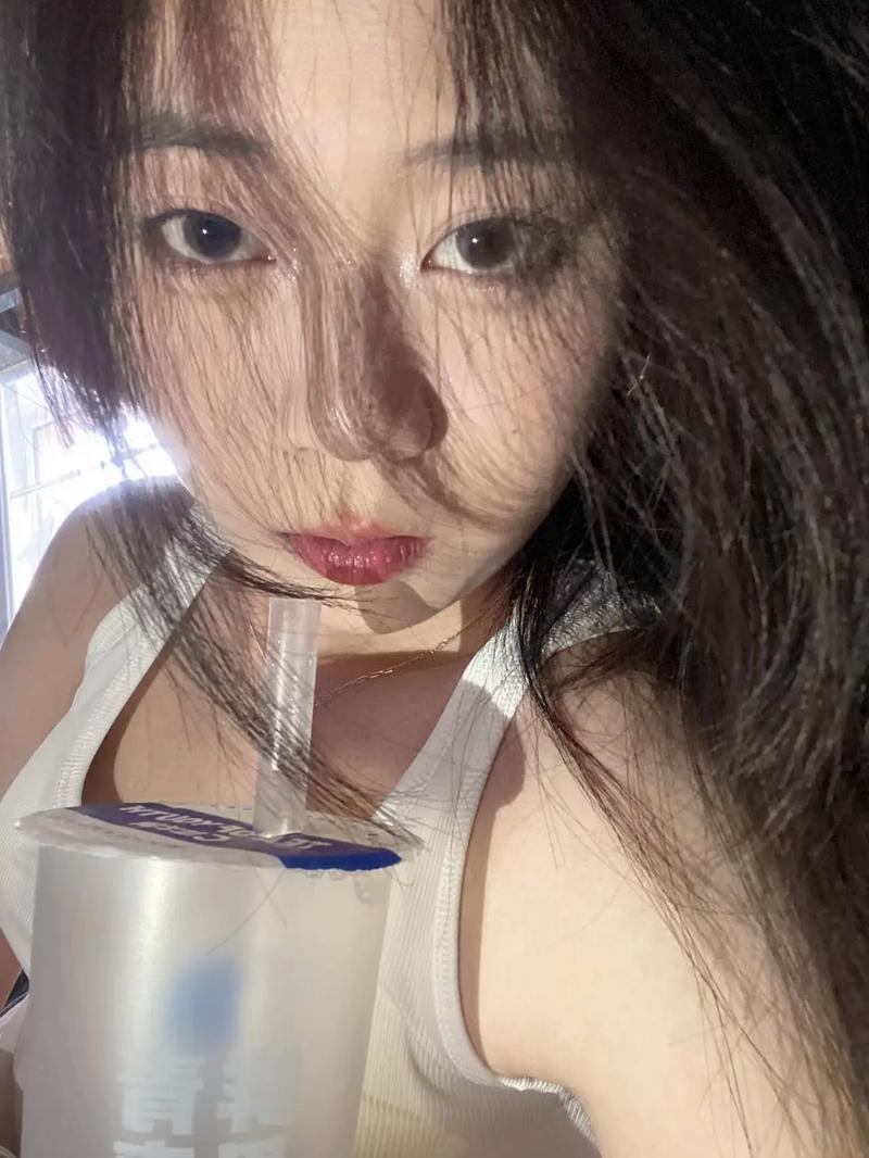 豪门包养风波：校园女神暗示约会