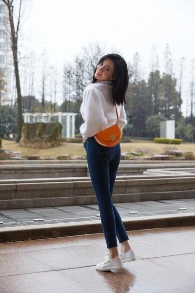 娱乐圈金钱交易曝光：影帝背后竟是资本运作的棋子，网友揭露深层内幕