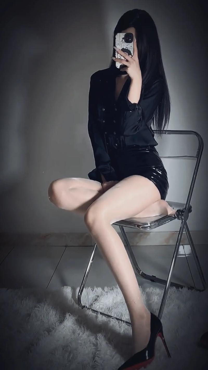 健身房人设崩塌？教练沈岸被曝“换课潜规则”引发会员众怒