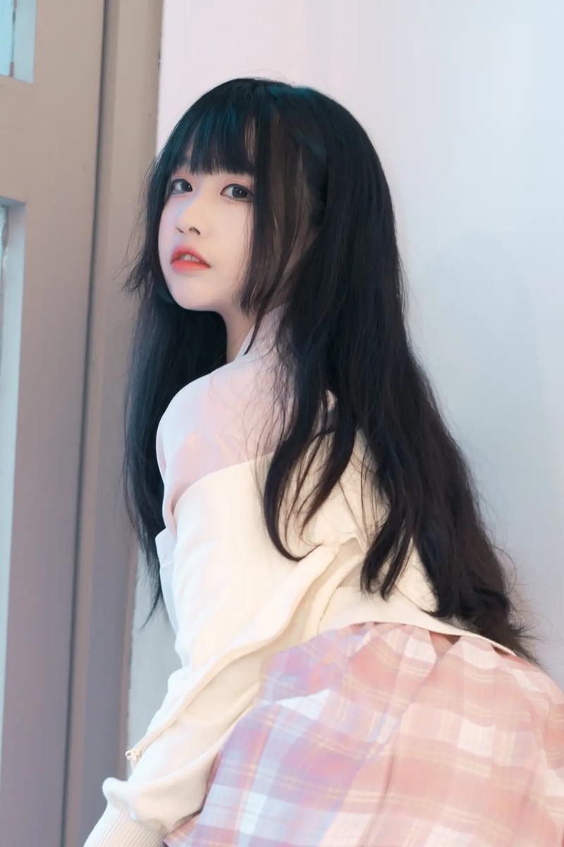 电商主播薛可儿翻车：前员工爆料她“情绪管理崩坏”