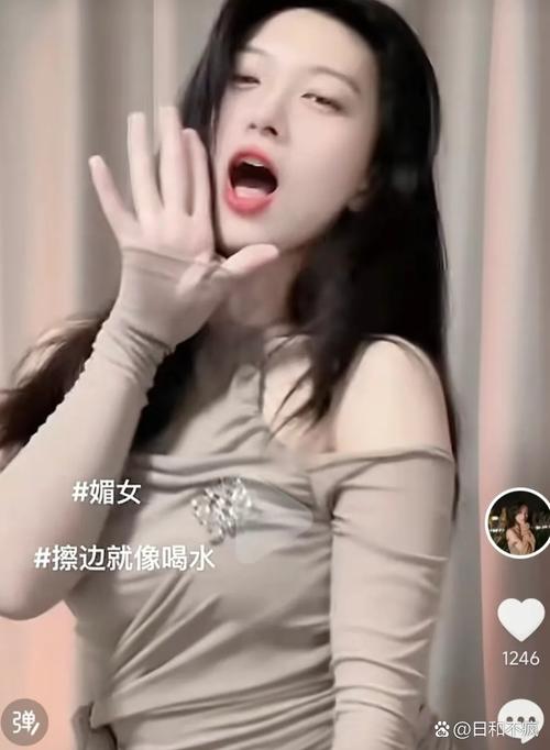 教育机构翻车：金牌讲师被曝“双面人设”学生家长怒了