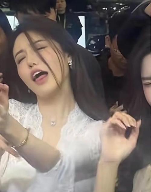 夜班护士深夜报警：医院内部八卦引爆全科室