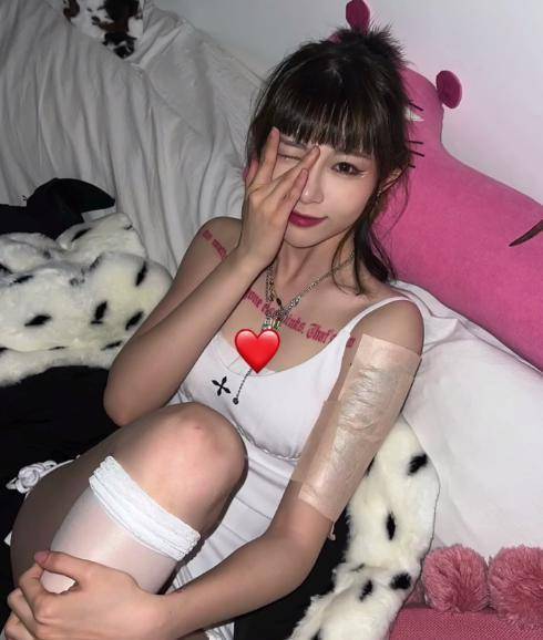 校花夜宿摄影棚：深夜神秘男子曝光，网友炸锅