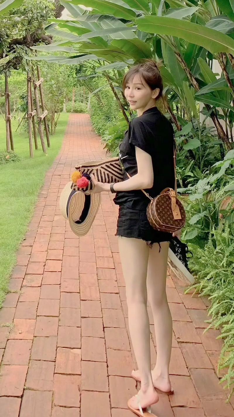 网红豪宅派对：明星博主夜半争执，隐秘关系曝光