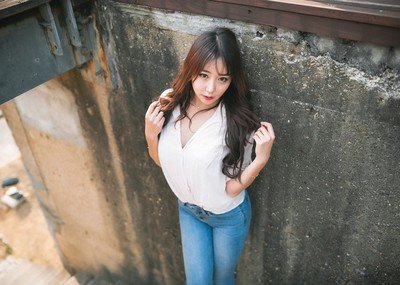 网友“狙击何晟铭”呼声背后：于正艺人合约问题的多维度透视