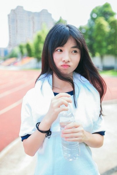 从大山到都市：小英搬迁背后的人口流动与社会变迁