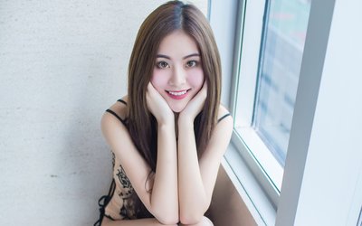 大熊猫雪中撒欢：黑白精灵与银色世界的冬日交响