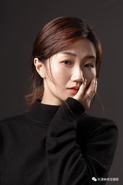 白鹿演技被热议，“骗完你的骗你的”成网络新梗，背后故事不简单